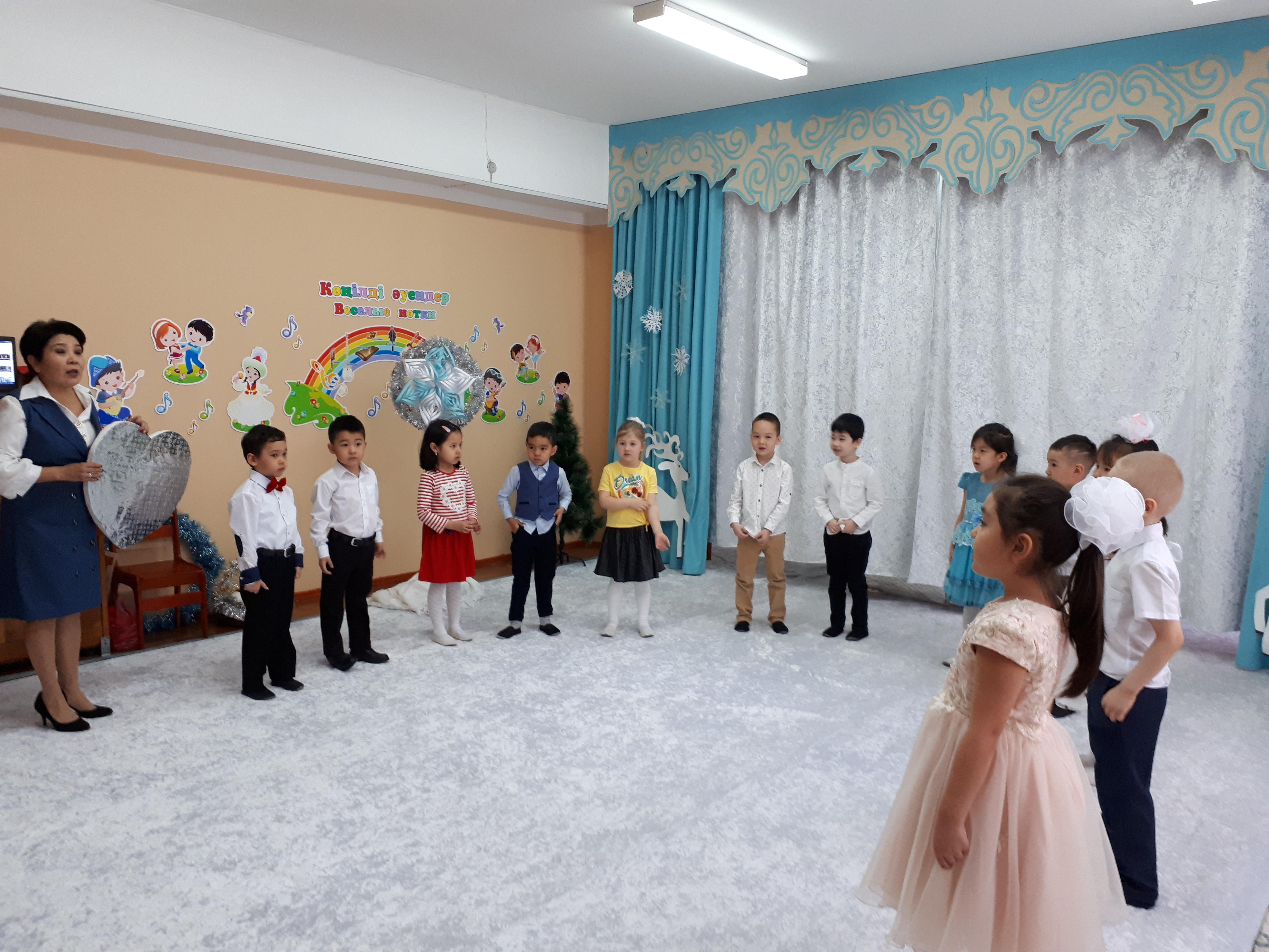 Мектепке дейінгі дайындық тобында сөйлеуді дамыту бойынша ашық ҰОҚ . Тақырыбы: «Қыс ертегісі» Мақсаты: балалардың қысқы табиғат ерекшеліктері туралы білімдерін байыту, балалардың ой-өрісін кеңейту. Тәрбиеші: Оралханқызы А.