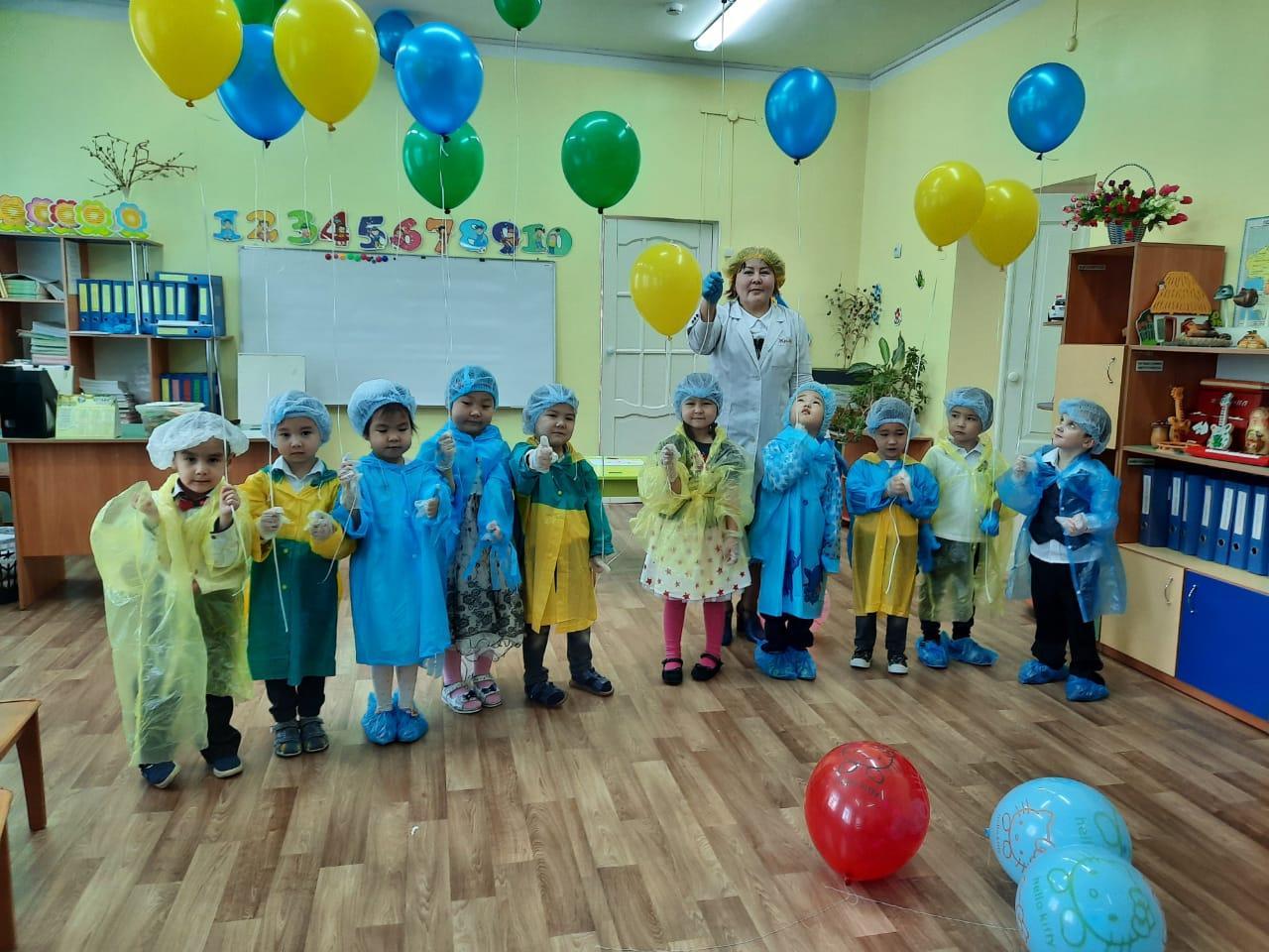 Открытый  просмотр ОУД Раздел: "Ознакомление с окружающим  миром". Тема: "Воздух" Цель: Дети смогут расширить свои знания о свойствах воздуха. Старшая  группа. Воспитатель Кустубаева Н.С.