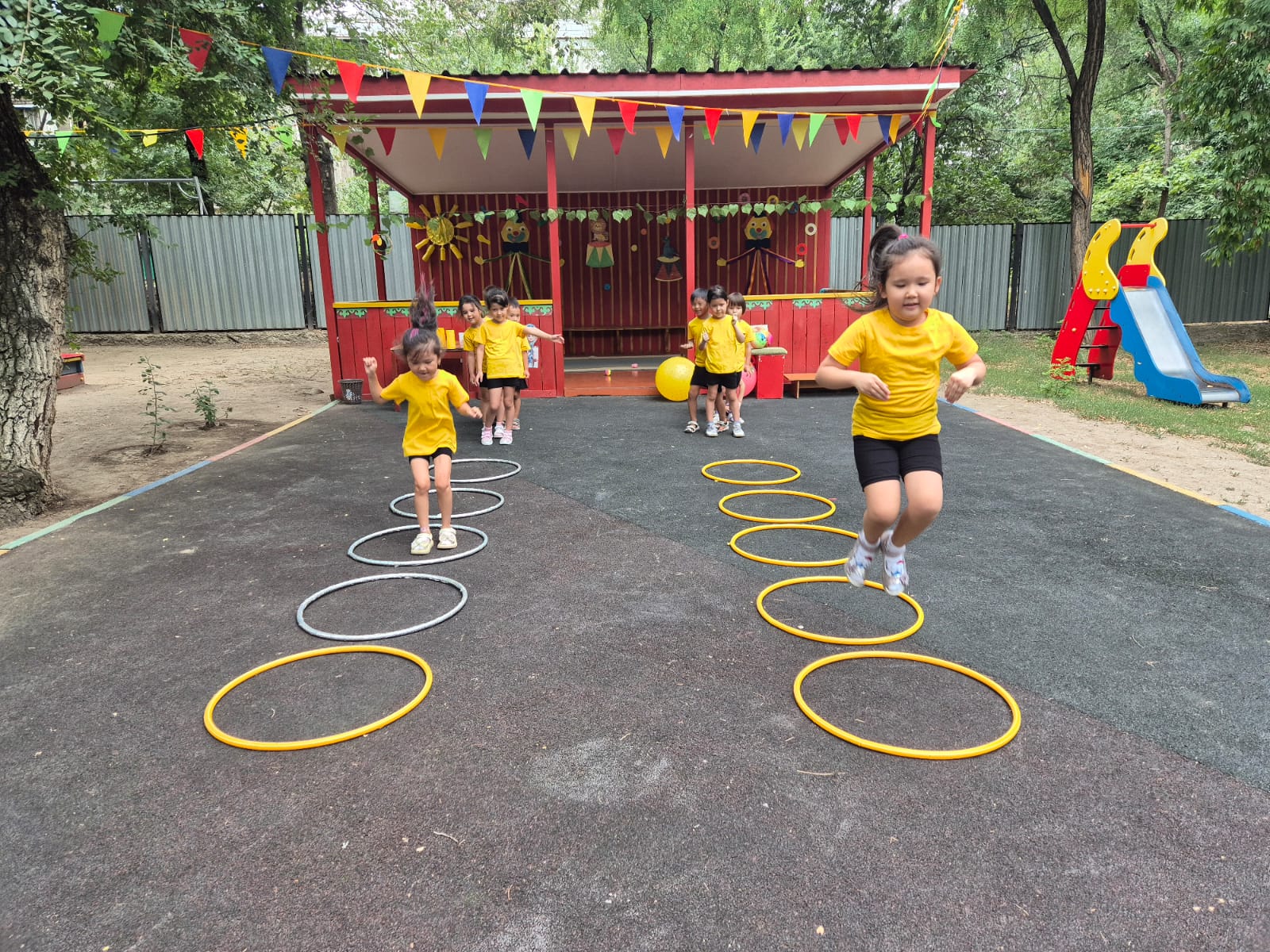 Жазты сауыктыру іс-шара Такырыбы "жазгы жарыс" Мектеп алды тобы "Кулыншак" Тарбиеши Оралханкызы А.